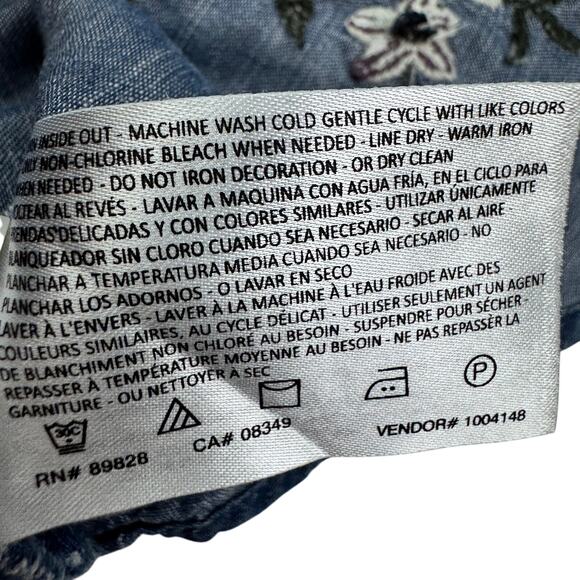 Vintage X America Soft Chambray Floral Embroidered Button Down Top Women's Small - Picture 8 of 8